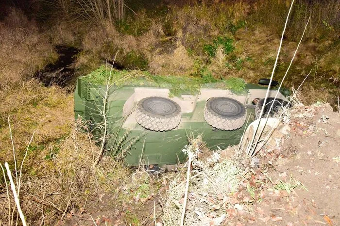 Dabei wurden zwei der Soldaten leicht verletzt