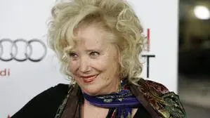 Sally Kirkland wurde zweimal mit einem Golden Globe ausgezeichnet, einmal war sie für einen Oscar nominiert