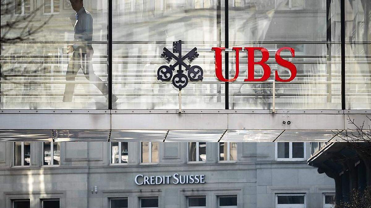 Die Notfallübernahme der Credit Suisse beschert auch den Aktien der UBS ein Minus von elf Prozent 