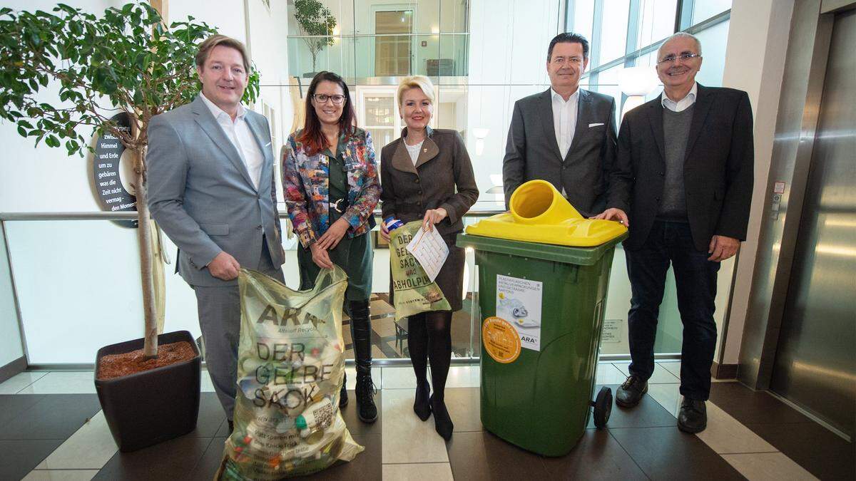 Stadtchef Albel, Landesrätin Schaar, Stadträtin Wassermann, Baumgartner (ARA), Horst Niederbichler (GF Kärntner Abfallwirtschaftsverbände)