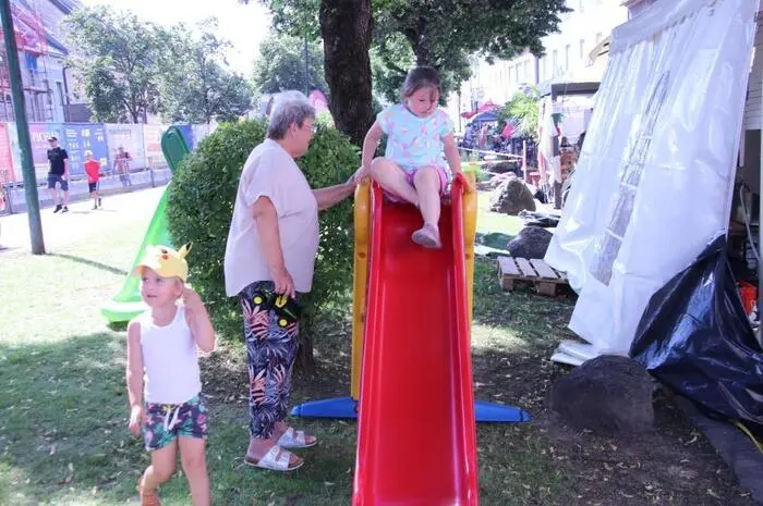 Die „Altkainacher Ritterschaft“, der TSC Burghof Voitsberg, Kinderschminken mit Franziska Kren-Leitgeb und eine Kinder-Kampfkunstshow von „Thor Training“ mit Andreas Weitenthaler sorgten für Unterhaltung.