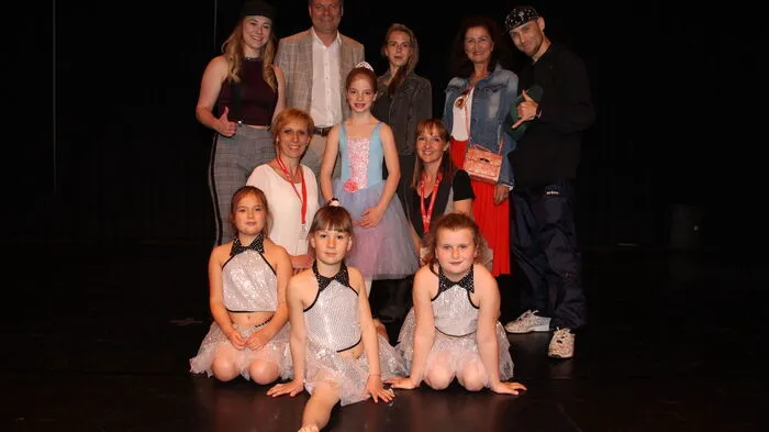 Über 150 Tänzer aus zehn österreichischen Tanzschulen traten heute, Samstag, im Spittaler Stadtsaal gegeneinander an. Es war ein freundschaftlicher Austausch mit strahlenden Siegern.