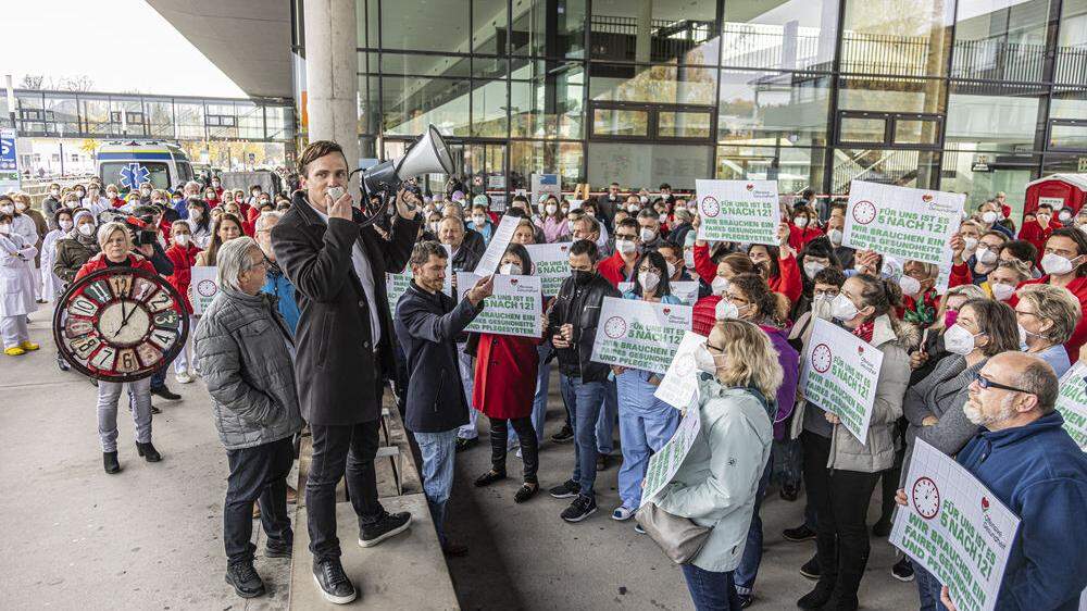 Bereits im November demonstrierten die Spitalsmitarbeiter für ein faires Gesundheits- und Pflegesystem