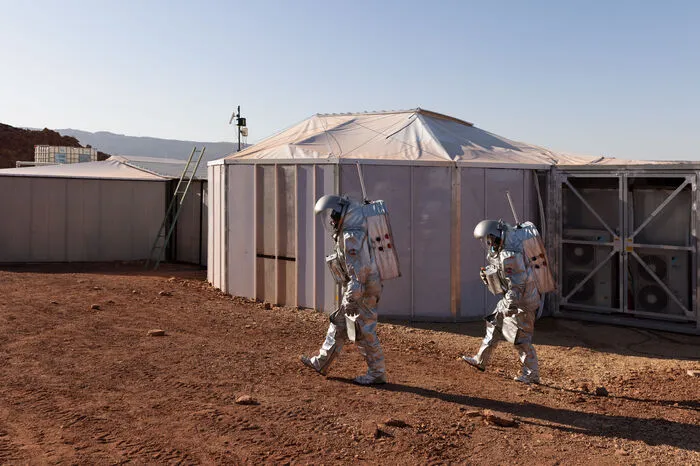 Die ÖWF Mars-Simulation wird vom Mission Support Center Innsbruck geleitet und in Kooperation mit der israelischen Raumfahrtagentur ISA und der "Desert Mars Analog Ramon Station" (D-MARS) coronabedingt ein Jahr später als geplant vom 4. bis 31. Oktober durchgeführt.