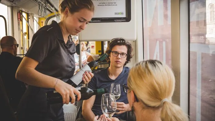 Die Kleine Zeitung, das "Food Festival Graz" und die Holding haben die Grazer über ein Gewinnspiel zum Dinner eingeladen. In einer Bim.