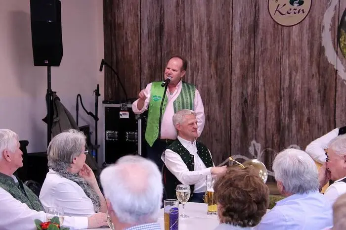 Mit dabei war auch der bekannte Humorist Max Lustig, der mit seinem Schmäh die Lachmuskeln des Publikums strapazierte.