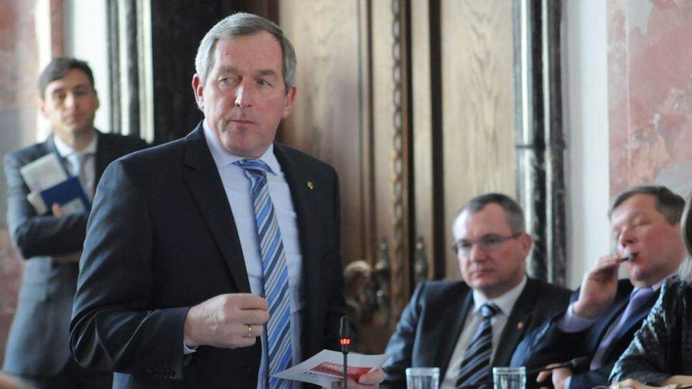 Die Flüchtlingskrise hat den Tiroler Landtag in einer „Aktuellen Stunde“ beschäftigt: ÖVP-Klubobmann Hermann Kuenz übte heftige Kritik an FPÖ