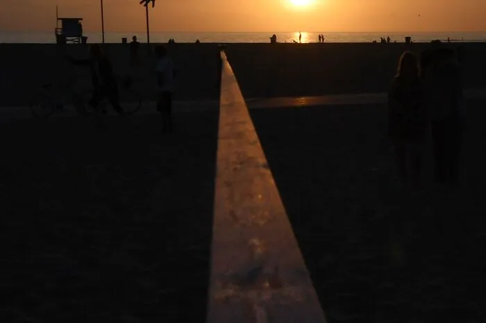 Und das tun sie am liebsten bei Sonnenauf- und -untergang - verständlich, bei der Aussicht. Der Strand ist ein Kultort. Und Drehort für unzählige Filme.