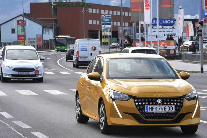   Kreuzungen und vier Ampeln führen immer wieder zu Staus auf der B 320 Ennstal Bundesstraße in Liezen