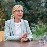 Leonore Gewessler mit Moderatorin Simone Stribl