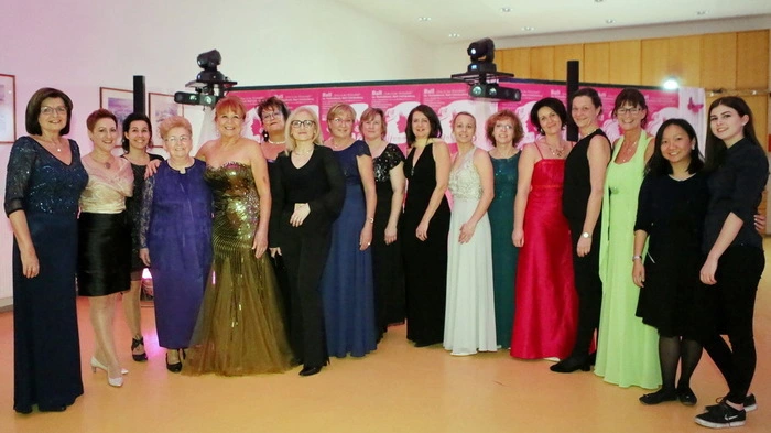 Die Schirmherrschaft über den Ball hatte das Frauenkrebshilfe-Zentrum Bad Gleichenberg übernommen. Dessen ehrenamtliche Leiterin Dagmar Koller musste am Ballabend passen und Fiebertropfen gegen Sektperlen tauschen.