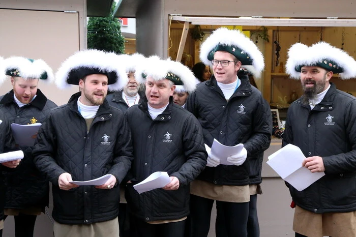 Unter dem Motto „Hohe Sangeskunst für einen guten Zweck“ trällerten am Samstagvormittag die St. Veiter Narren... 