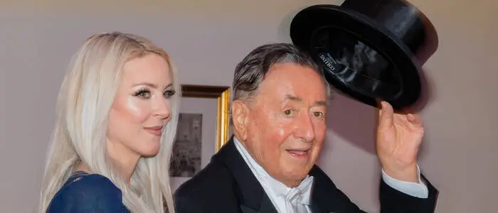 Simone Lugner neben dem verstorbenen Richard Lugner | Simone Lugner verklagte einen Steirer wegen einem Facebook-Posting