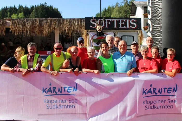 Paul Kraiger (6. von rechts) mit seinem Team.
