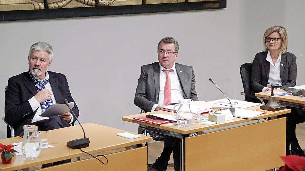 Bürgermeister Peter Koch (Mitte), flankiert von seinen &quot;Vizes&quot; Kletus Schranz und Susanne Kaltenegger