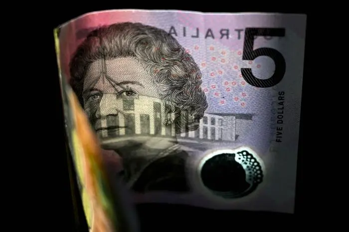 MONEY STOCK, The image of Queen Elizabeth II is seen on an Australian five dollar bank note in Canberra, Australian Capital Territory, Tuesday, March 18, 2025. Following a public call for submissions, an Imagery Selection Panel has chosen Connection to Country as the theme for the new Australian $5 banknote design.  ACHTUNG: NUR REDAKTIONELLE NUTZUNG, KEINE ARCHIVIERUNG UND KEINE BUCHNUTZUNG Canberra Australian Capital Territory Australia PUBLICATIONxNOTxINxAUSxNZLxPNGxFIJxVANxSOLxTGA Copyright: xLukasxCochx 20250318168432433156