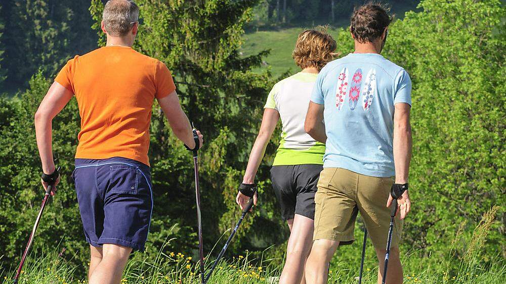 Beim Nordic Walking-Kurs kann man sich fit halten