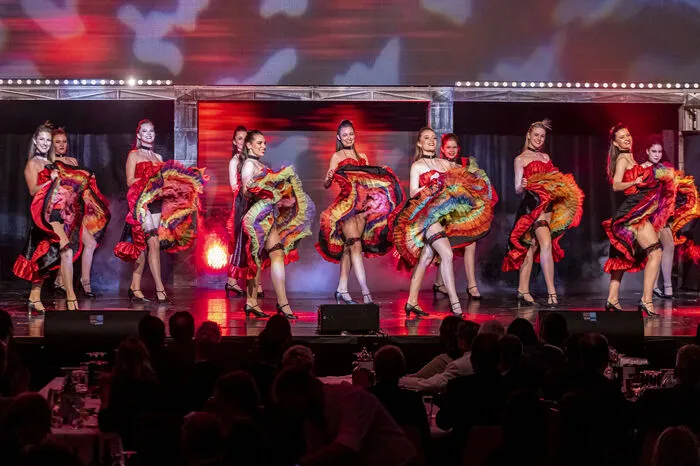 Einzelne Tanznummern der Kata Mackh Dance Company sorgten für Auflockerung.