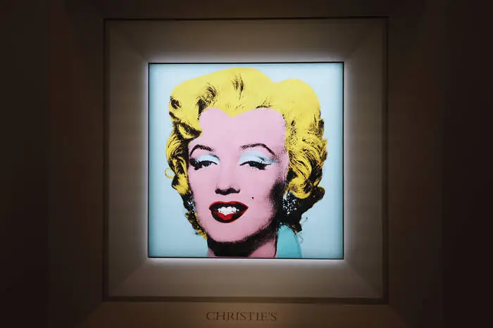 Der 1964 entstandene Siebdruck „Shot Sage Blue Marilyn“ von Pop-Art-Künstler Andy Warhol, ein Porträt der Hollywoodlegende Marilyn Monroe, ging im Mai 2022 bei Christie‘s in New York um 195 Millionen US-Dollar an einen neuen Besitzer.