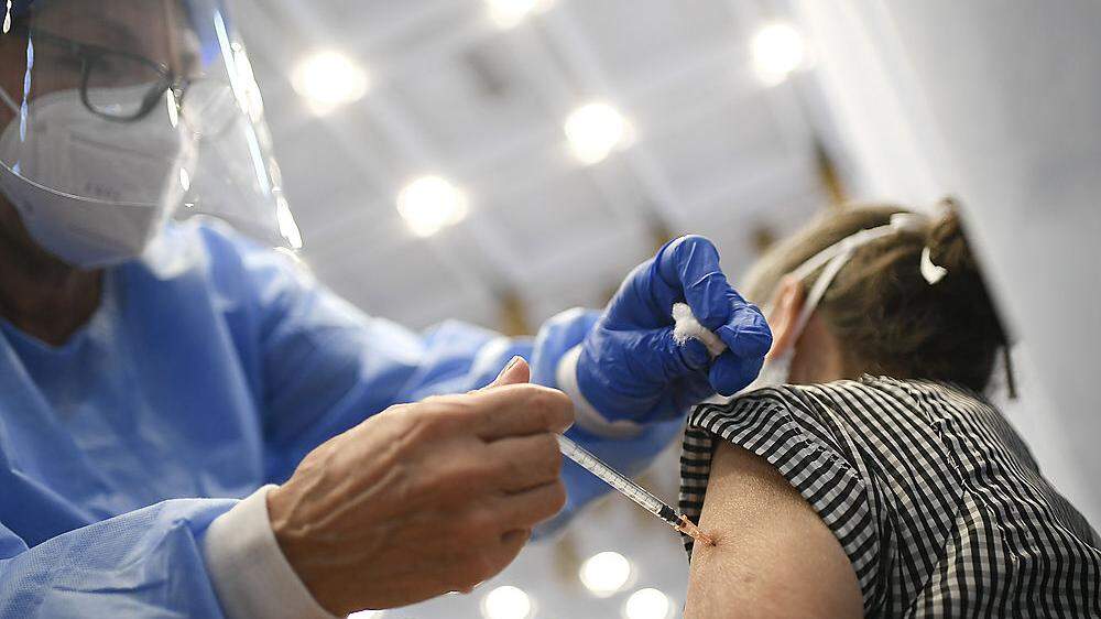 Bei den Corona-Schutzimpfungen wurde indes die Marke von fünf Millionen verabreichten Dosen übersprungen.