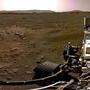 Die Aussicht, die &quot;Perseverance&quot; bis auf Weiteres hat: Marswüste mit dem Rand des Jezero-Kraters im Hintergrund