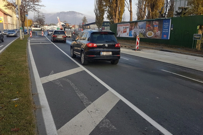 . . . gibt es stadtauswärts nur eine Spur. "Nur vorübergehend", betont man.