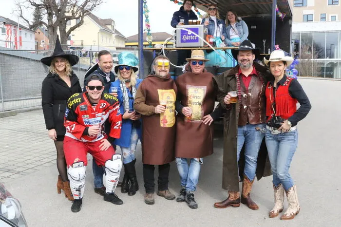 Mehr als 30 Wagen und Fußgruppen waren beim Umzug der St. Veiter Gilde am Dienstag mit dabei.