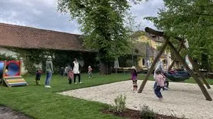Fotos von der Eröffnung des Spielplatzes beim Gasthof Pack „Zur Lebing Au“ im April 2024