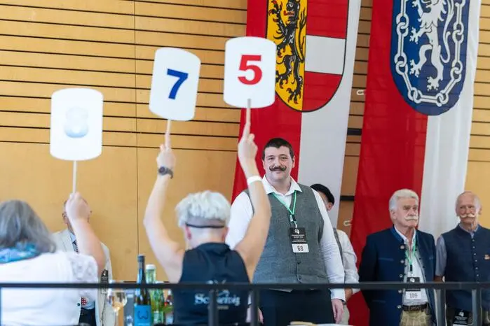 Die Jury bewertet Länge, Dichte und Form des Bartes sowie Pflege, Styling und auch die Persönlichkeit der Bartträger.