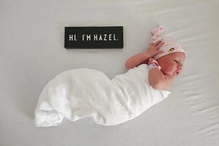 Anna und Georg Topf freuen sich gemeinsam mit Tochter Hope über die Geburt ihrer zweiten Tochter Hazel. Sie war bei der Geburt 54 Zentimeter groß.