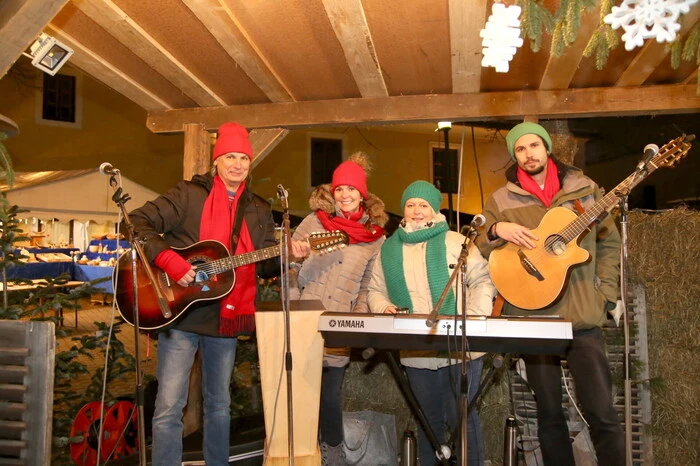 ...sowie das Gospel-Konzert der Gruppe „Father and Suns“ unter der Leitung von Michael Kohlweiß. 