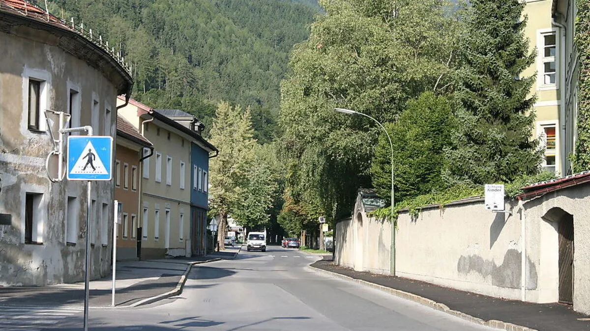 Spät, aber doch: Die Schlossgasse wird asphaltiert 