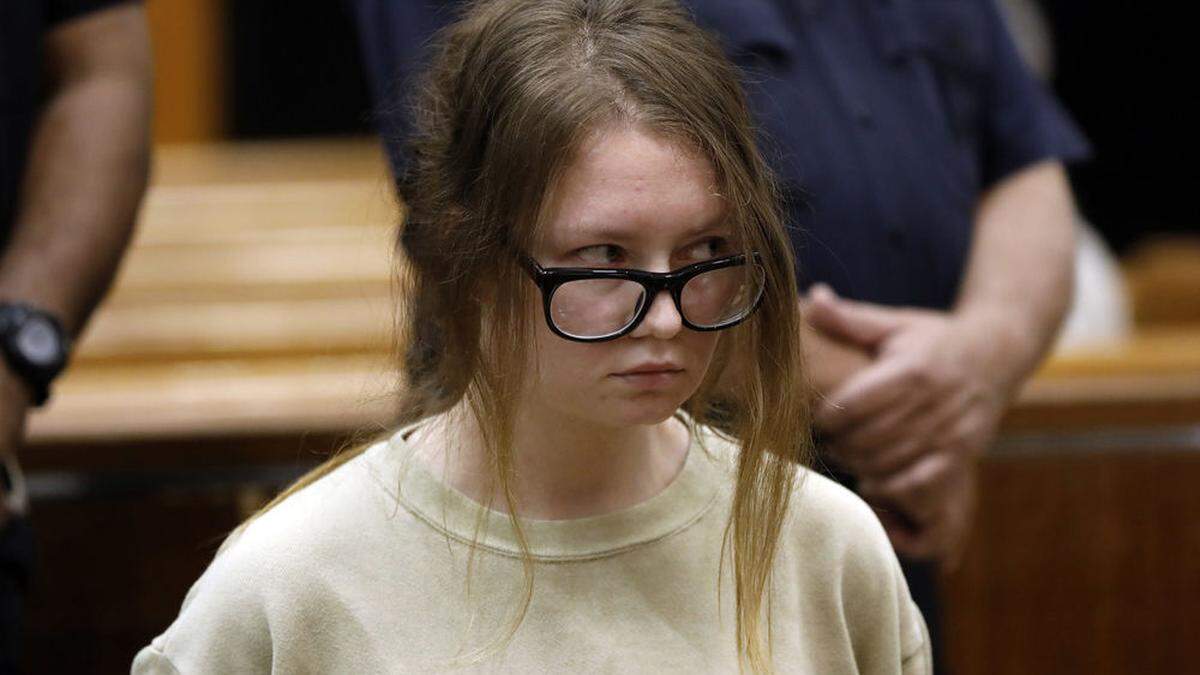 Anna Delvey-Sorokin hat zahlreiche Mitglieder der New Yorker High Society hinters Licht geführt - nun steht sie vor Gericht