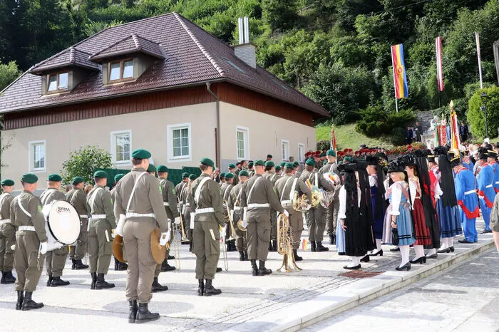 Bitte klicken Sie sich durch die Bilder!