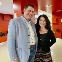 Leonhard Madl, hier mit Partnerin Eva König bei einer Bio-Versammlung in Kobenz, ist Diplom-Mentaltrainer