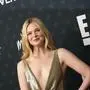 Elle Fanning strahlte in einer gewagten Robe mit tiefem Ausschnitt