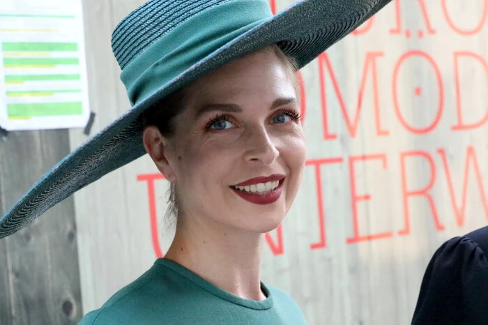 Übrigens: Aufgeführt wurde das Meisterwerk der Lustspiele: „My Cool Lady“.