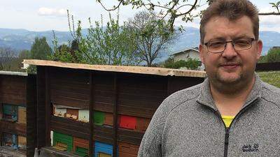 Er macht Druck: Thomas Scharf, der Obmann des Bienenzuchtvereins St. Andrä