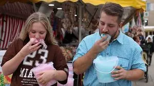 Lena Taschnig und Fabian Regenfelder essen um die Wette