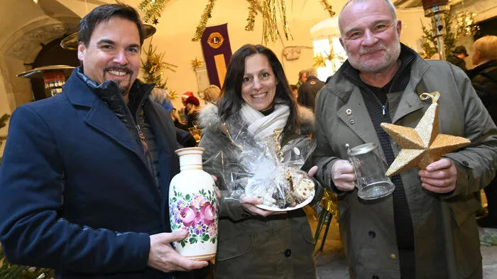 Lions Präsident Stefan Kulterer mit Gattin Karin sowie Karl Tillian, Lions-Zonenleiter für Oberkärnten, der aus Hermagor angereist kam.