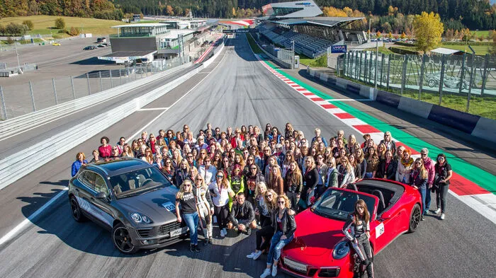 "Ladies, start your engines!", war auch heute wieder das Motto beim Ladies Race Day 2017 am Red Bull Ring. Die Veranstaltung fand heuer bereits zum 4. Mal statt und war mit 120 Teilnehmerinnen ausverkauft. 