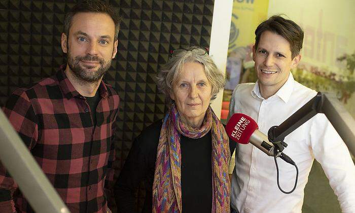Angelika Hödl mit Wolfgang Fercher und Thomas Cik von der Kleinen Zeitung bei der Podcast- Aufnahme