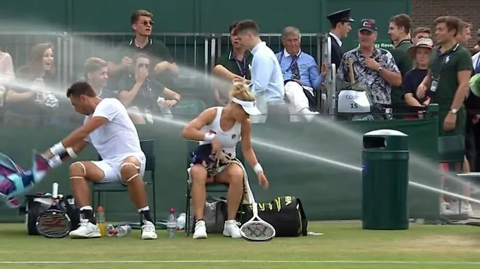 Laura Siegemund (GER) und Artem Sitak (NZL) wurden von einem Sprinkler überrascht