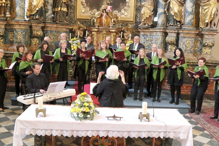 Ein Video vom Konzert in der Klosterkirche gibt es auf Facebook Kleine Zeitung St. Veit/Feldkirchen zu sehen! 
