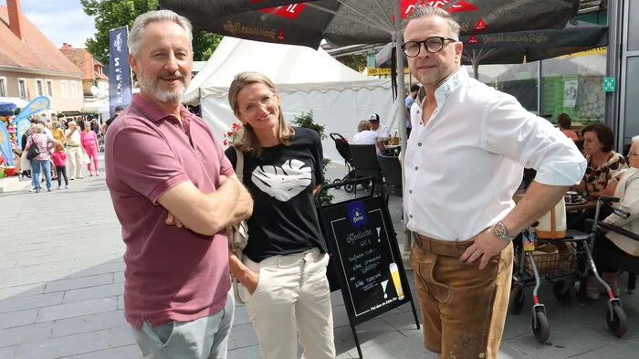 Traditionell am 22.Juli, dem Geburtstag der Schutzpatronin der Köflacher Kirche, findet bereits seit über 800 Jahren der beliebte Magdalenakirtag statt. Bürgermeister Helmut Linhart (am Foto rechts) freute sich über den großen Zustrom an Gästen und die vielen Aussteller.