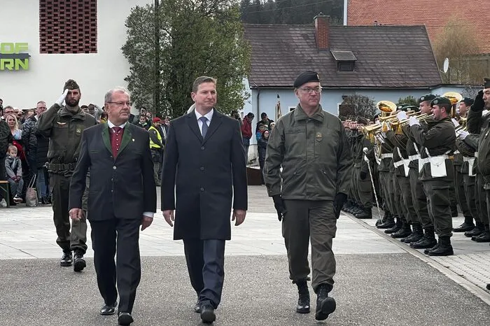 In Anwesenheit von Heinz Zöllner, dem Militärkommandanten der Steiermark, Bürgermeister Karl Dobnigg und NRAbg. Andreas Kühberger, leisteten die jungen Leute ihren Schwur „Ich gelobe“.