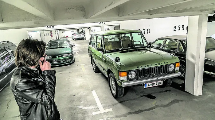 Gleich mehrere Wunschkandidaten gefunden? Gratulation. Um den Überblick zu bewahren, sollten nicht mehr als vier Autos in die engere Wahl kommen. Wichtig: Immer eine zweite Person zur Besichtigung mitnehmen. Vier Augen sehen mehr als zwei – vor allem, wenn das zweite Paar keine rosarote Autobrille aufhat.