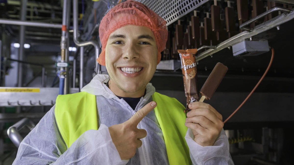 Petitionsinitiator Theo Kämmer durfte das Eskimo-Eis bereits verkosten | Petitionsinitiator Theo Kämmer durfte das Eskimo-Eis bereits verkosten