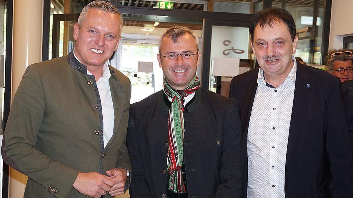 Die Minister Mario Kunasek und Norbert Hofer mit FPÖ-Bezirksobmann Anton Kogler