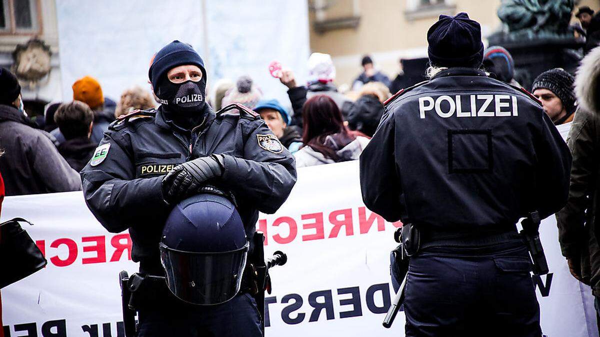 Im Visier der Polizei: Staatsverweigerer nehmen auch an Corona-Demonstrationen teil, um dort Personen zu rekrutieren